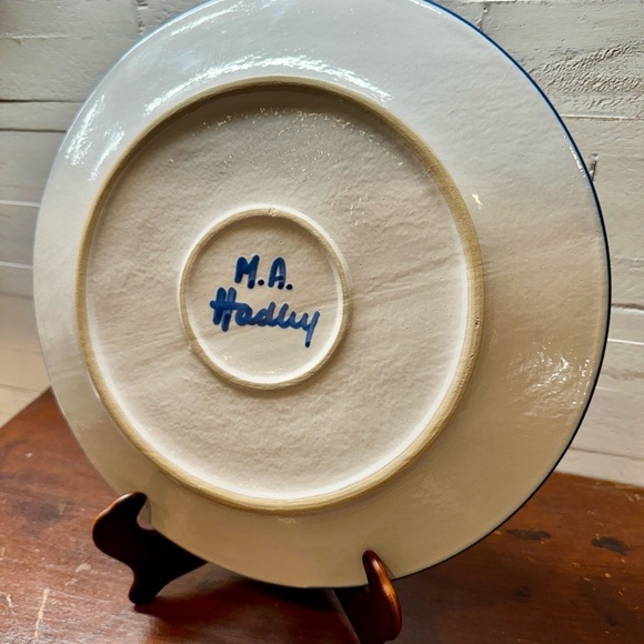 M.A. HADLEY POTTERY, GREEN FROG, DINNER PLATE. HAND-PAINTED FROG. - Picture 5 of 6